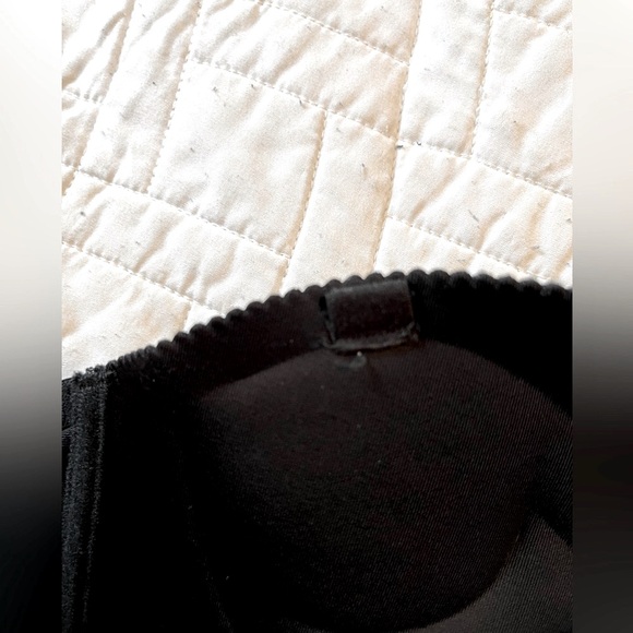 Black Strapless Convertible Push-Up Bra - Picture 9 of 9